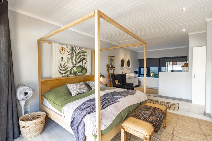 4 Bedroom Property for Sale in Middedorp Western Cape